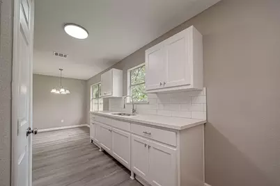 8619 Valley Meadow Drive, Houston, TX 77078 - Photo 18
