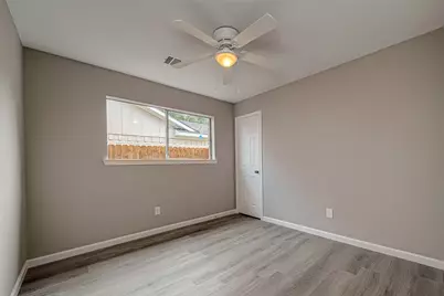 8619 Valley Meadow Drive, Houston, TX 77078 - Photo 24