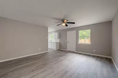 8619 Valley Meadow Drive, Houston, TX 77078 - Photo 14