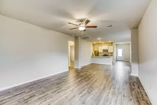 8206 Blooming Meadow Ln, Houston, TX 77016 - Photo 4