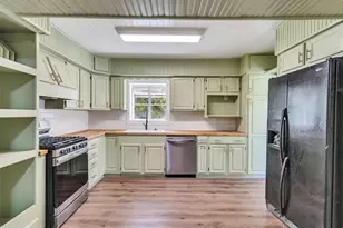 230 9th Ave, Texas City, TX 77590 - Photo 8
