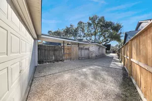 6222 Vickijohn Dr, Houston, TX 77096 - Photo 42