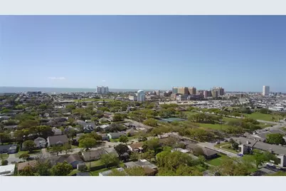 115 Marlin Avenue, Galveston, TX 77550 - Photo 32