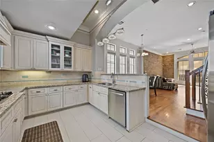328 Bomar St, Houston, TX 77006 - Photo 16