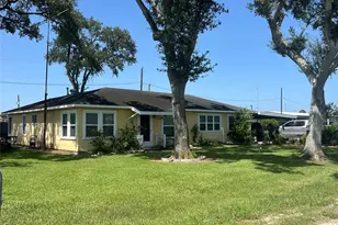 1515 N Mechanic St, El Campo, TX 77437 - Photo 2