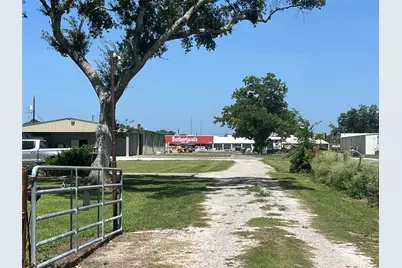 1515 N Mechanic Street, El Campo, TX 77437 - Photo 4