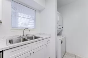 12615 Brookglade Cir, Houston, TX 77099 - Photo 14