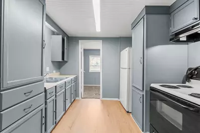 906 E Hanson Street, Cleveland, TX 77327 - Photo 2
