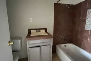 7933 Brays St, Houston, TX 77012 - Photo 10