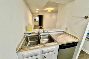 10555 Turtlewood Ct, Houston, TX 77072 - Photo 8