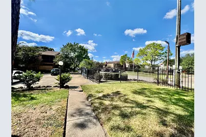 10555 Turtlewood Court #102, Houston, TX 77072 - Photo 4