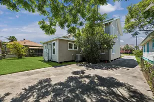 3910 Ave R 1/2, Galveston, TX 77550 - Photo 28