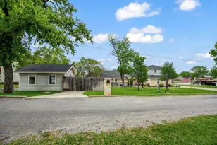 608 Casas Del Norte Ct, Granbury, TX 76049 - Photo 6