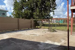 611 N Eastwood St, Houston, TX 77011 - Photo 30