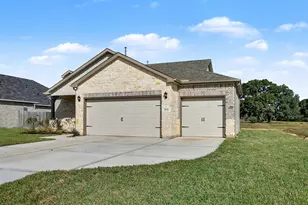 414 Wellshire Dr, West Columbia, TX 77486 - Photo 2