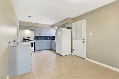 2213 17th Avenue N, Texas City, TX 77590 - Photo 6