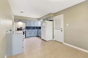 2213 17th Ave N, Texas City, TX 77590 - Photo 6