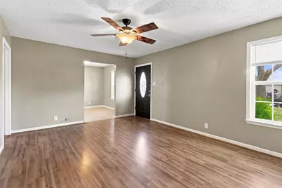 2213 17th Avenue N, Texas City, TX 77590 - Photo 4