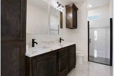 807 E Brown Street, Hearne, TX 77859 - Photo 16