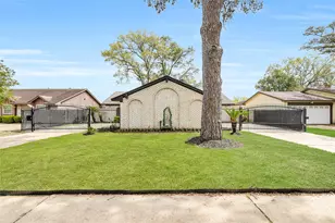 7522 Deep Forest Dr, Houston, TX 77088 - Photo 2