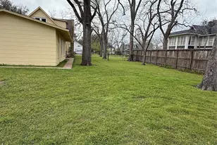 208 E State St, Eagle Lake, TX 77434 - Photo 4