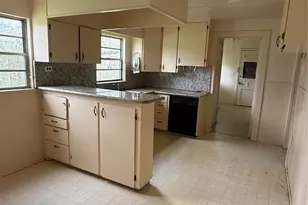 208 E State St, Eagle Lake, TX 77434 - Photo 6