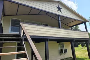 300 Alpine St, Coldspring, TX 77331 - Photo 2