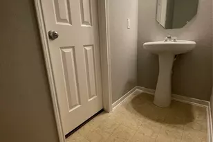 1502 Claremont Garden Cir, Houston, TX 77047 - Photo 6