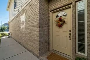 523 N 1st St, La Porte, TX 77571 - Photo 2