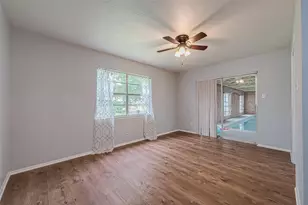227 Glencairn Ct, Houston, TX 77336 - Photo 8