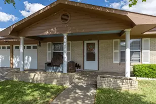 205 Klesel St, Schulenburg, TX 78956 - Photo 2