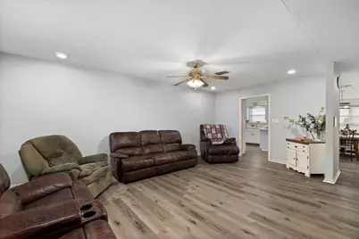 205 Klesel Street, Schulenburg, TX 78956 - Photo 4