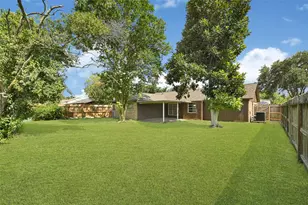414 E Lambuth Ln, Deer Park, TX 77536 - Photo 2