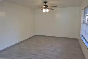 408 E Coombs St, Alvin, TX 77511 - Photo 8