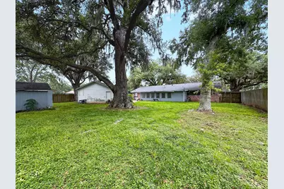 127 Begonia Street, Lake Jackson, TX 77566 - Photo 12