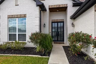 111 Fosters Branch Dr, Schulenburg, TX 78956 - Photo 2