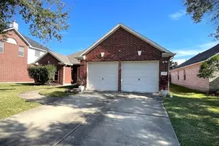 408 Cedar Point Dr, League City, TX 77573 - Photo 2