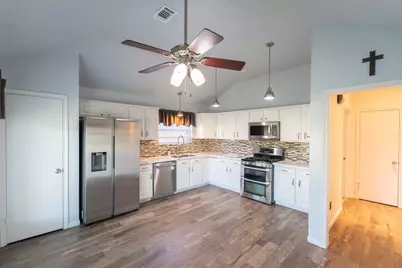 16039 Surrey Woods Drive, Friendswood, TX 77546 - Photo 4