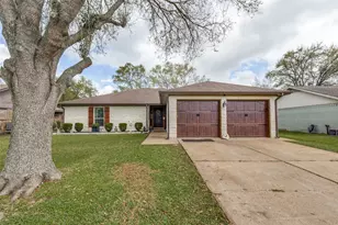 1433 N Park Ridge Dr, Deer Park, TX 77536 - Photo 1