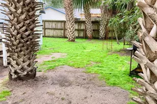 103 Trout St, Galveston, TX 77550 - Photo 16