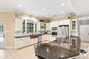 7210 Pine Dr, Alvin, TX 77511 - Photo 12