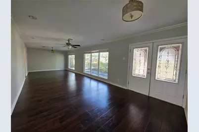 11219 Valley Spring Drive, Houston, TX 77043 - Photo 10