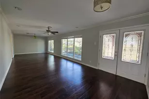 11219 Valley Spring Dr, Houston, TX 77043 - Photo 10