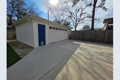 11219 Valley Spring Drive, Houston, TX 77043 - Photo 22