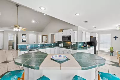 970 Gulfview Drive, Crystal Beach, TX 77650 - Photo 8