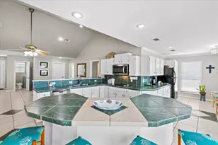 970 Gulfview Dr, Crystal Beach, TX 77650 - Photo 8