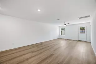 4812 Peanut Butter and Jelly Dr, Houston, TX 77048 - Photo 4