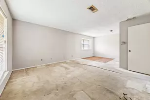 5864 Village Forest Ct, Houston, TX 77092 - Photo 8