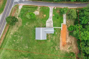 413 Barnett Ln, Livingston, TX 77351 - Photo 4