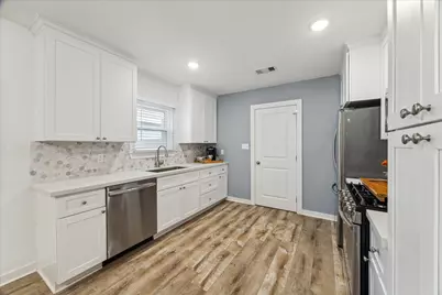 4102 Avenue M 1/2, Galveston, TX 77550 - Photo 12